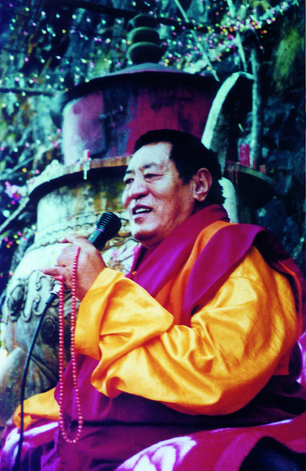 我这边需要法王如意宝1997年9月-11月去南方一带的相关资料。如果您正好留存了，可否提供到ruyi...