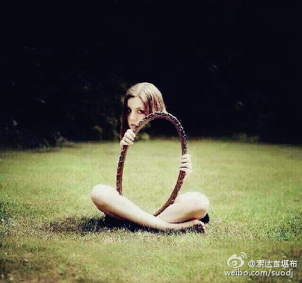 修行人在生老病死面前应该淡定。佛法中有很多内容，是训练我们如何面对生死。如果遇到这些就手忙脚乱，说明...