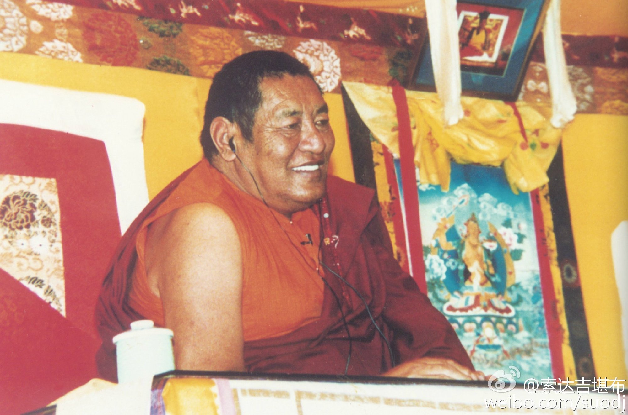 法王在《教诲甘露明点》里讲过，人格贤善有七个方面：心地善良、无狡诈、性格好、有远见、稳重、包容、智慧...