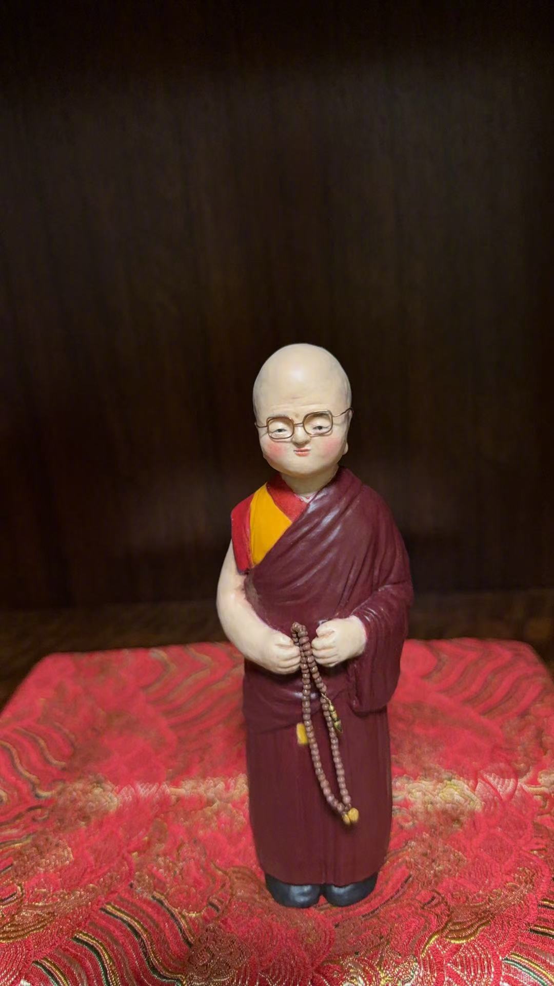 每天若能念108遍观音心咒“嗡玛尼贝美吽”，再加一遍《心经》，就是最棒的人。 