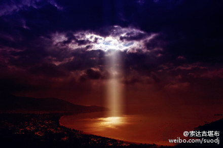 从前一个流浪多年的乞丐，每天都睡在一个旧箱子上，突然有个陌生人告诉他，箱子里藏有无价之宝，他打开一看...